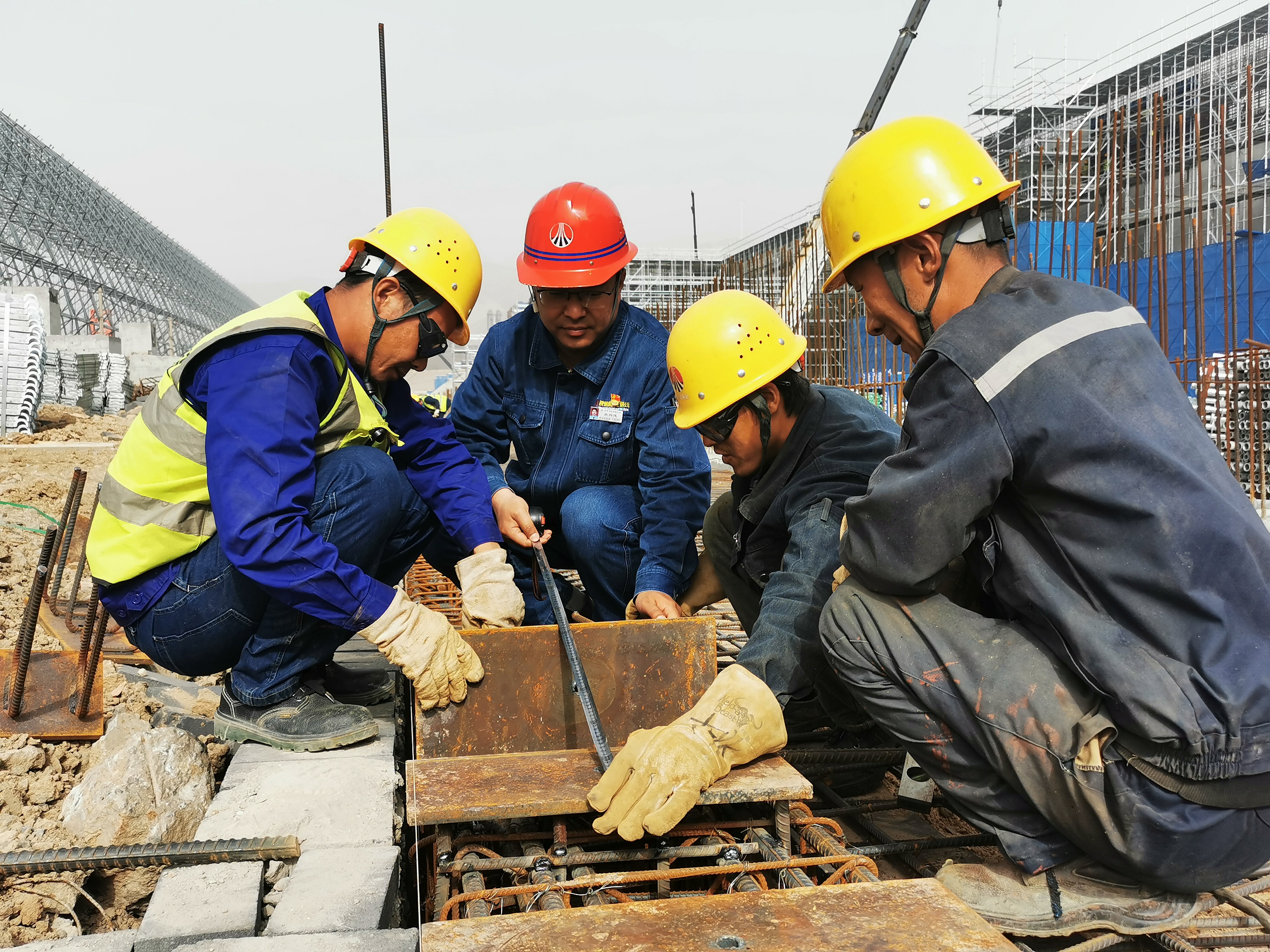 陜鋼龍鋼公司以“紅色引擎”推動重點項目建設(shè)提速提效